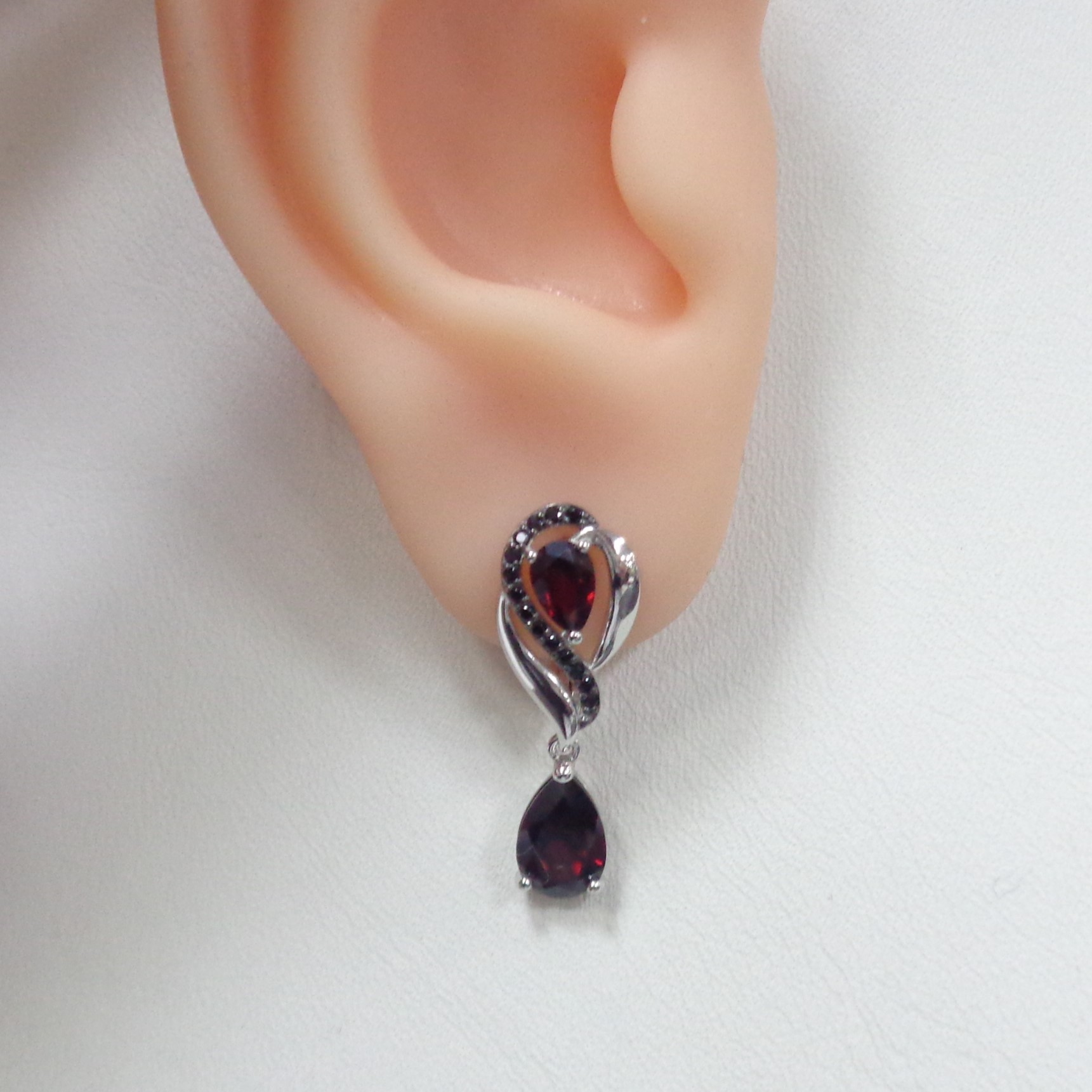 Серебряные серьги с гранатами